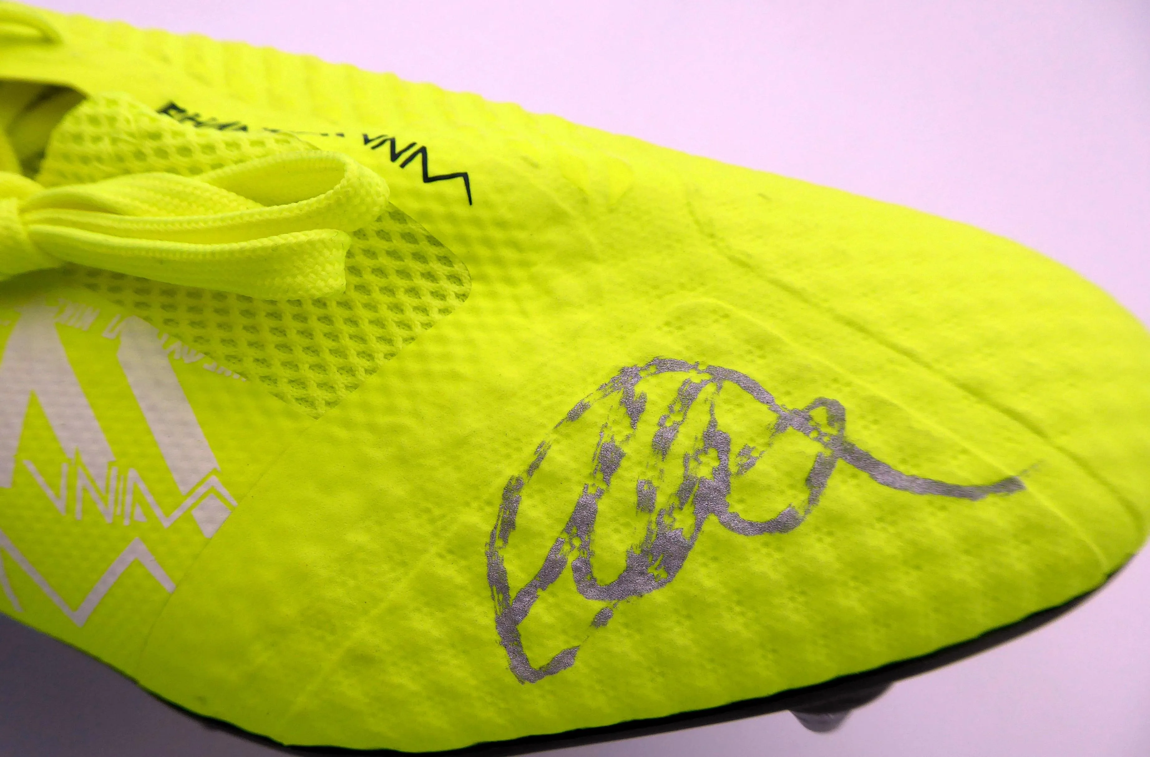 Mason Mount Autographed Yellow Nike Phantom VNM Nike Skin Cleat Shoe Chelsea F.C. Size 8.5 Beckett BAS #K06373