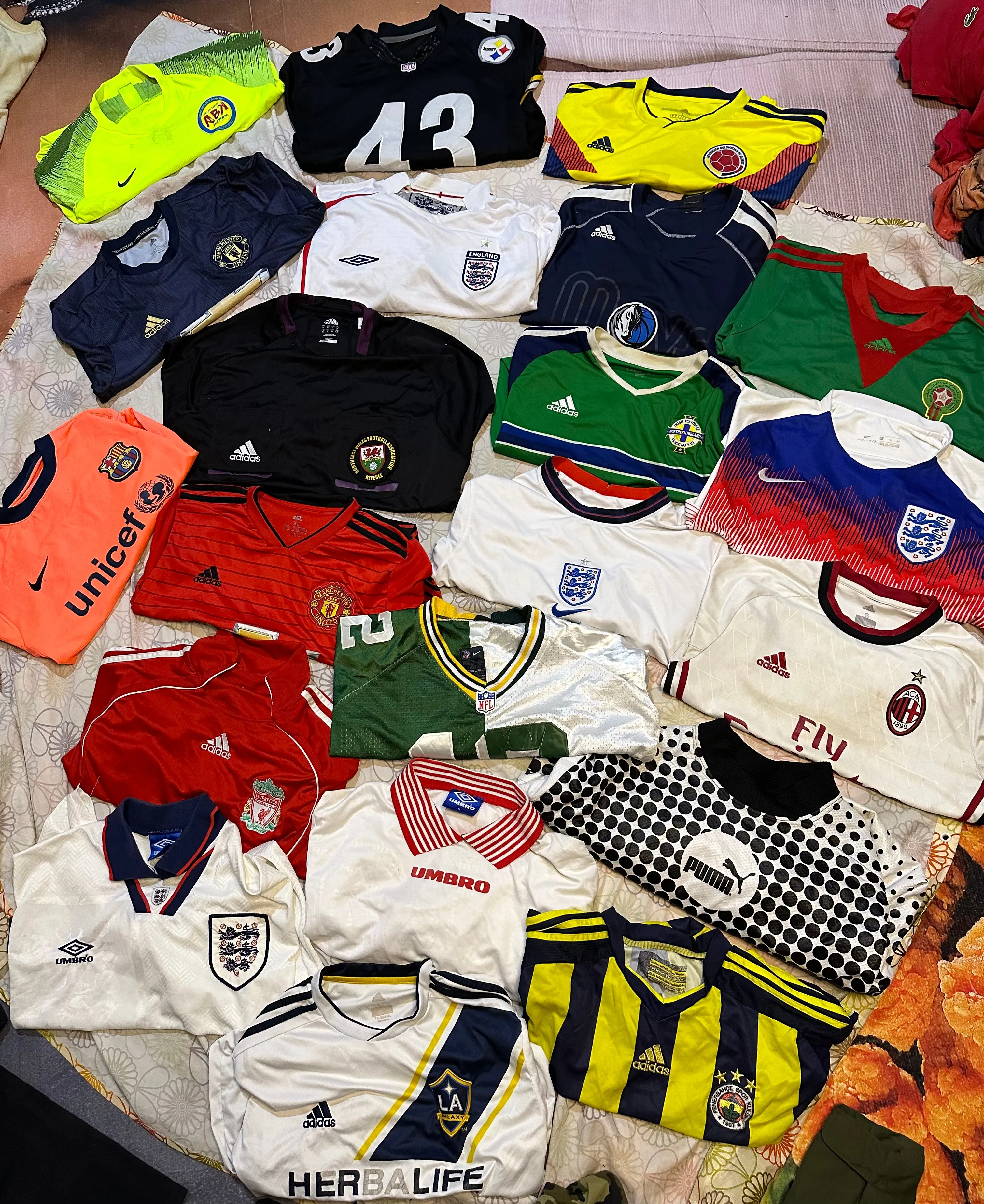 Men? football/Soccer shirts 83 piece