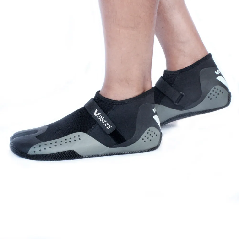 Speed grip split toe boot