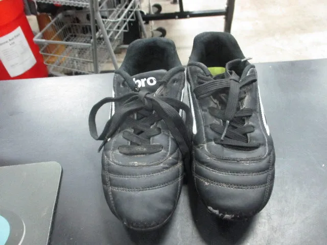 Used Umbro Soccer Cleats Size 2